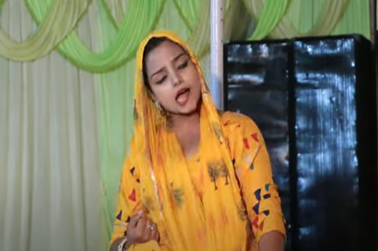 If you have not seen this dance of Komal Choudhary, then what did you see?