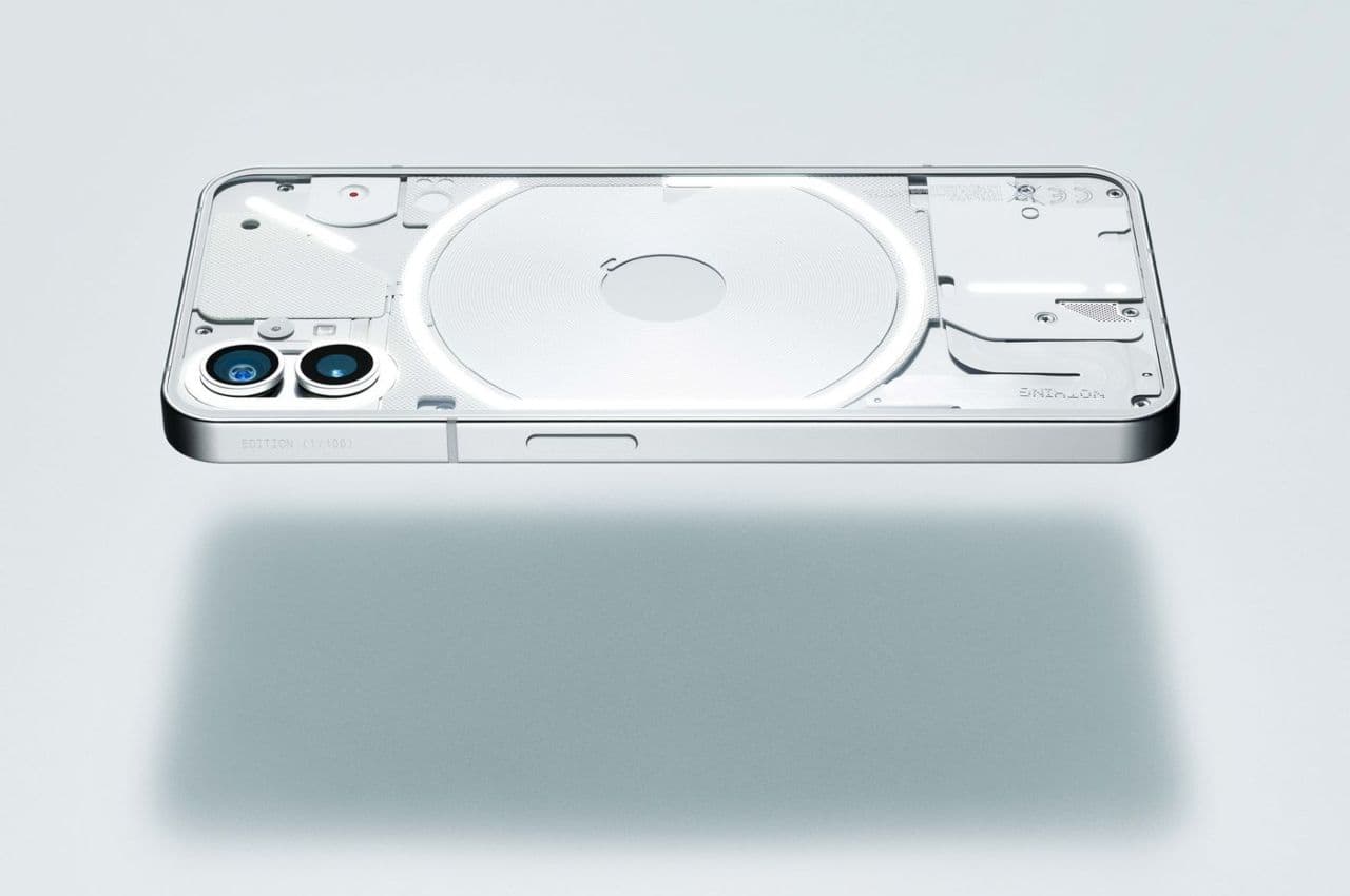 बेहद सस्ता मिल रहा है आर-पार दिखने वाला Nothing Phone 1, जानें ऑफर्स और डील