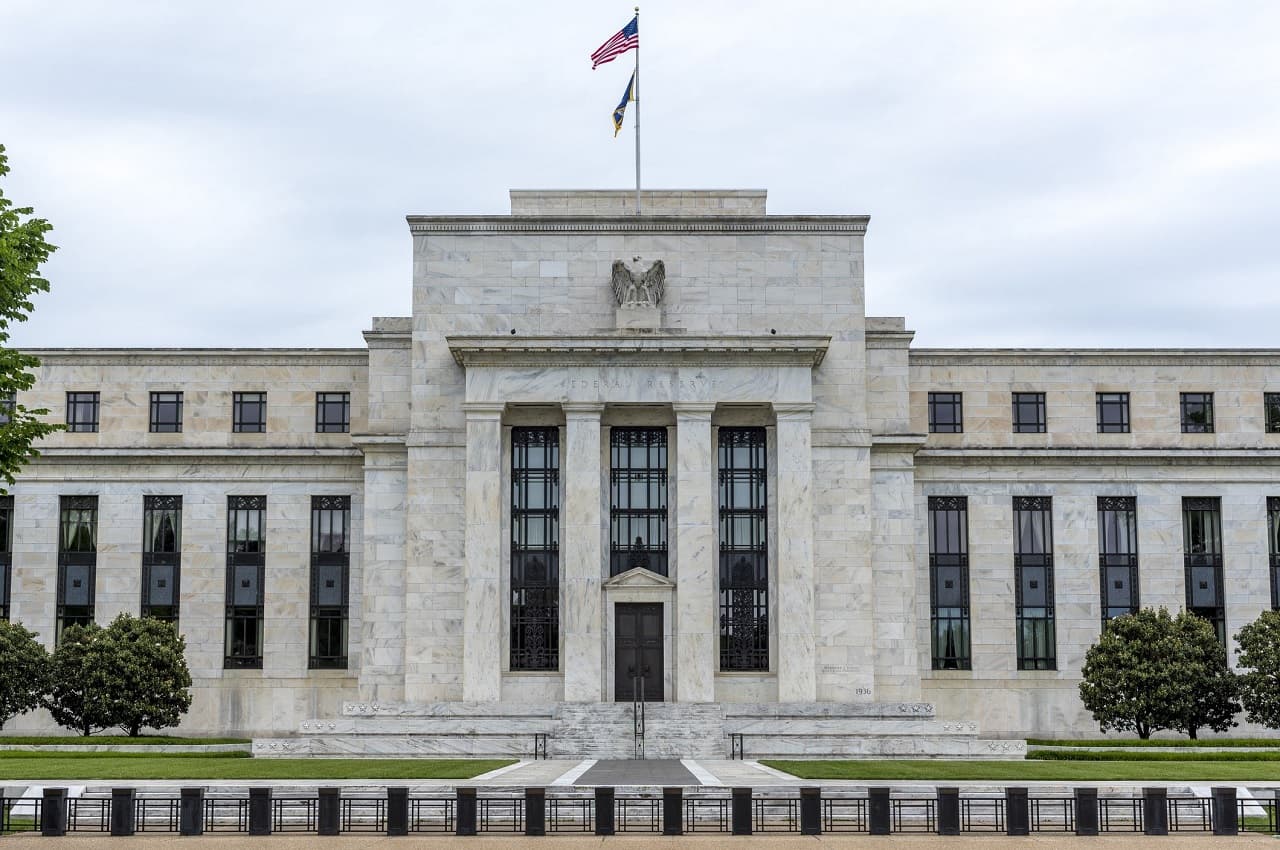 US Federal Reserve: महंगाई रोकने के लिए US फेड ने फिर 0.75% बढ़ाई ब्याज दर, जानें इसका क्या होगा असर