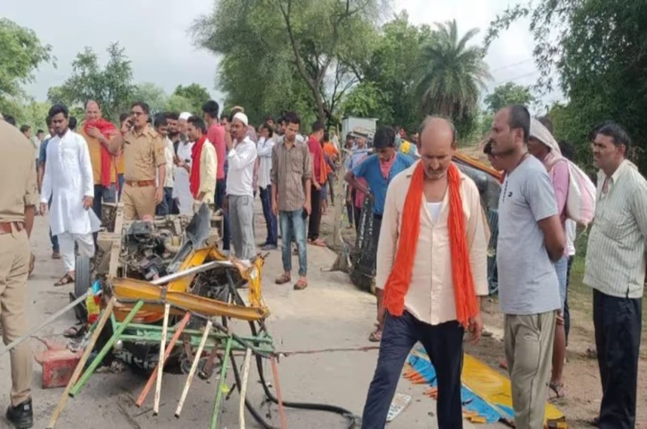 Banda Road Accident: इनोवा और ऑटो की टक्कर में सात लोगों की मौत, दो गंभीर