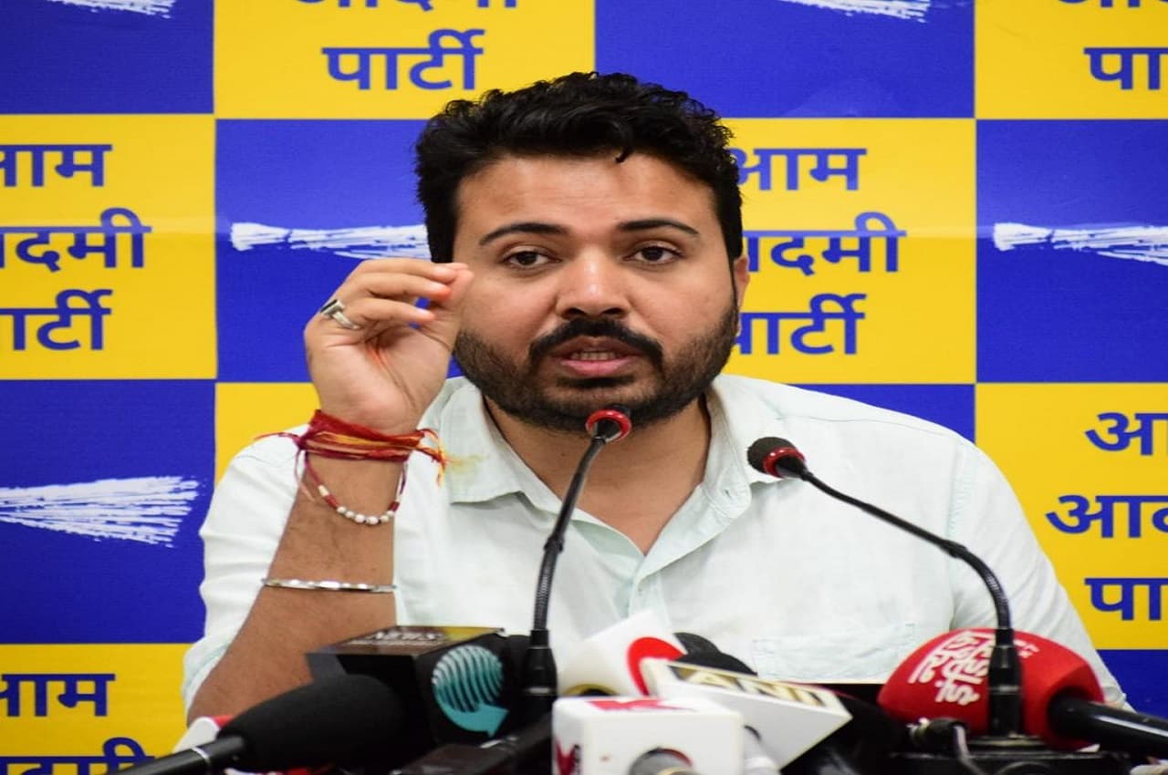 डेंगू-चिकनगुनिया की दवा नहीं खरीदकर दिल्लीवालों की जान से खिलवाड़ कर रही पीएम मोदी की भाजपा शासित एमसीडी: आप
