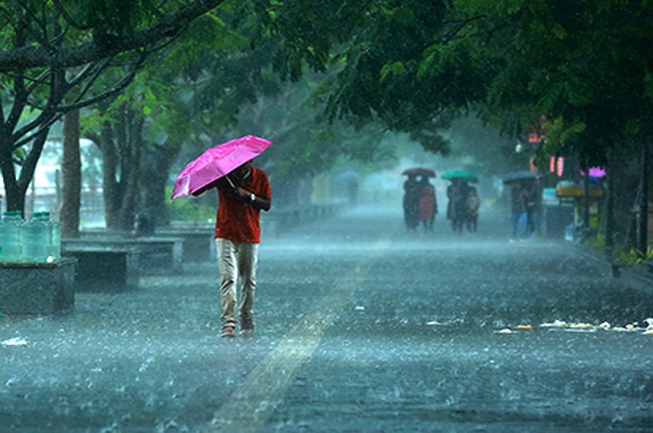 MP Weather Update: राजधानी समेत इन जिलों में लगातार सात दिनों तक होगी मूसलाधार बारिश, लोगों को मिलेगी राहत