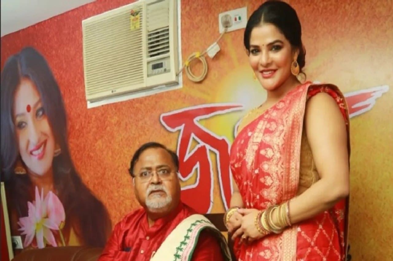 पार्थ चटर्जी और अर्पिता मुखर्जी को चिकित्सा जांच के बाद ऑफिस ले गई ईडी, मंत्री बोले- पैसा मेरा नहीं है