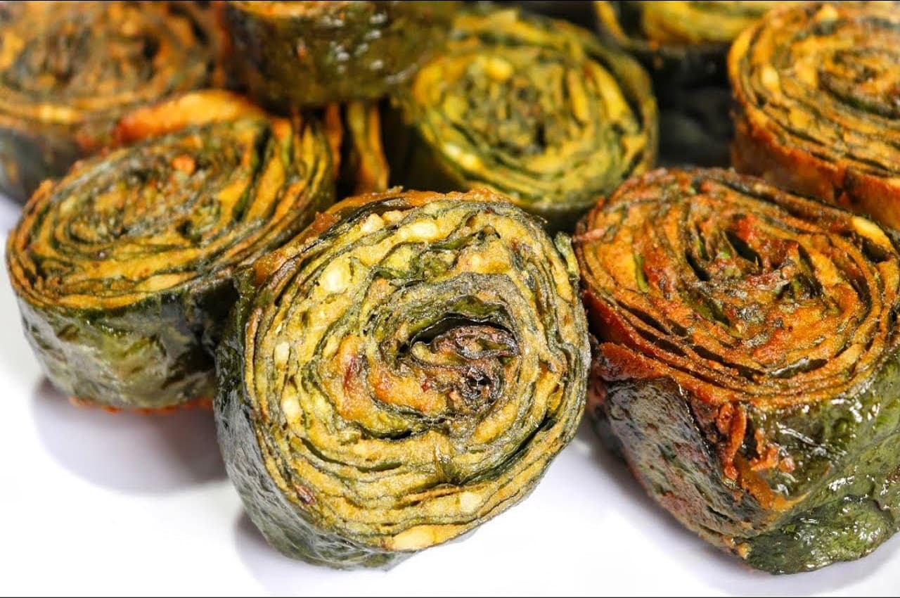 Arabi Ke Patton Ke bhajiye Recipe: मानसून सीजन का आनंद उठाएं अरबी के पत्तों के क्रिस्पी भजिए के साथ, जानें रेसिपी