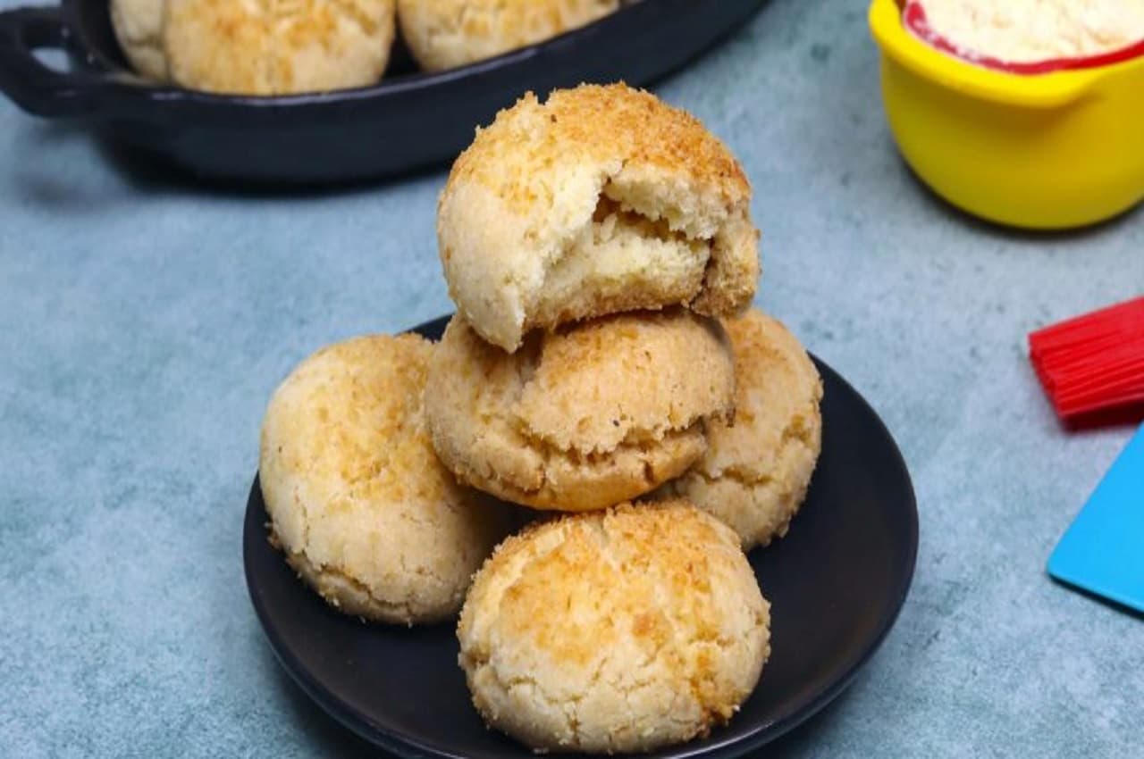 Janmashtami 2022 Coconut Biscuit Recipe: इस जन्माष्टमी नन्हे कन्हैया को भोग लगाएं बेकरी स्टाइल कोकोनट कुकीज के साथ, जानें रेसिपी