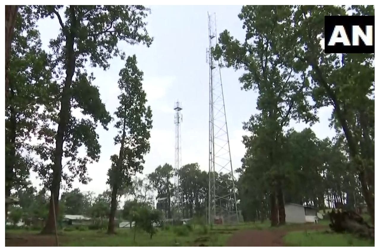 Chhattisgarh: इस गांव के लोगों को इंटरनेट के लिए 4 किलोमीटर चलना पड़ता था....