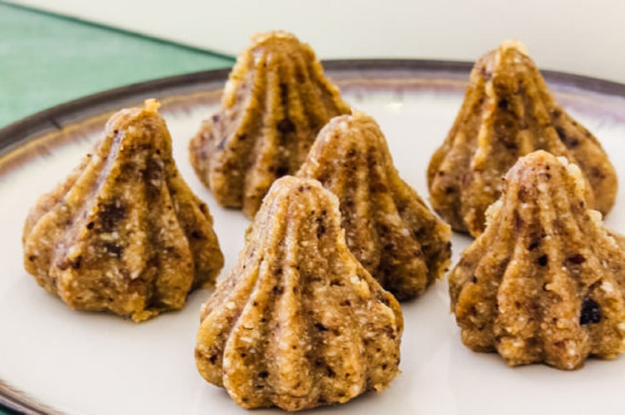 Dry Fruits Modak Recipe: गणेश चतुर्थी के मौके पर बप्पा को खिलाएं पौष्टिक ड्राई फ्रूट्स मोदक, जानें रेसिपी