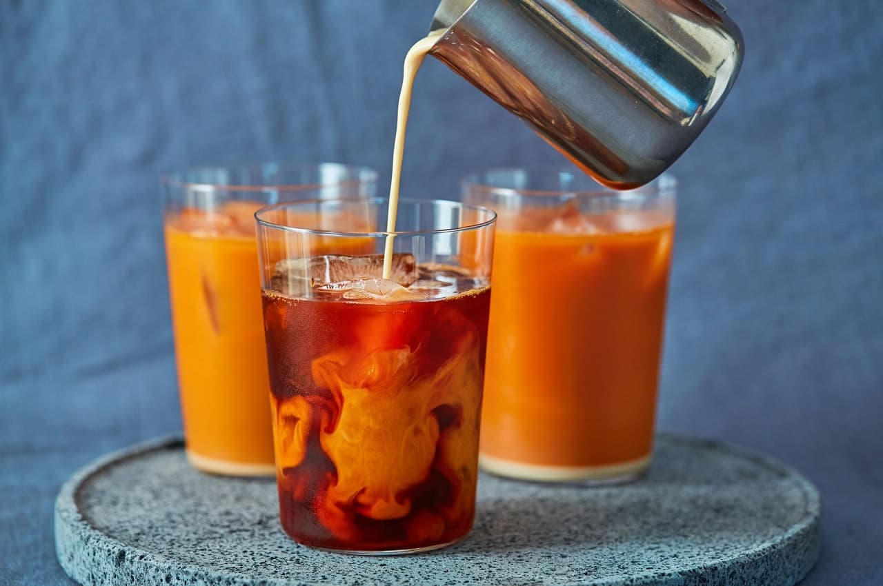 Thai Iced Tea Recipe: तेज गर्मी कर रही है परेशान? तो झटपट बनाकर पीएं ठंडी-ठंडी थाई आइस्ड टी, जानें रेसिपी