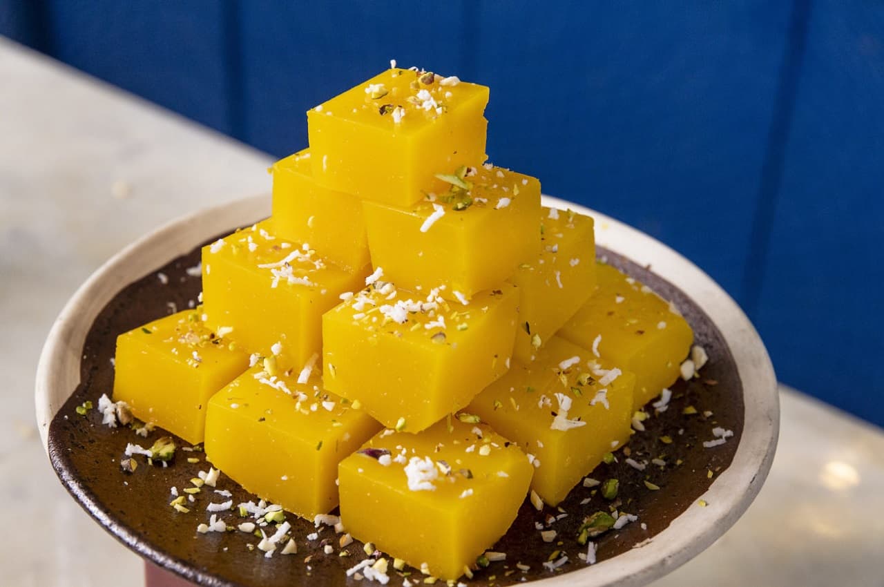 Pineapple Barfi Recipe: 15 अगस्त सेलिब्रेशन के दौरान मुंह मीठा करें लाजबाव पाइनएप्पल बर्फी बनाकर, जानें रेसिपी