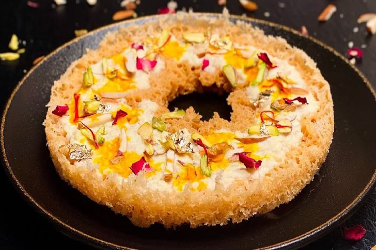Janmashtami 2022 Malai Ghevar Recipe: कृष्ण जन्माष्टमी पर मुंह में मिठास घोलें स्वाद से भरपूर मलाई घेवर के साथ, जानें रेसिपी
