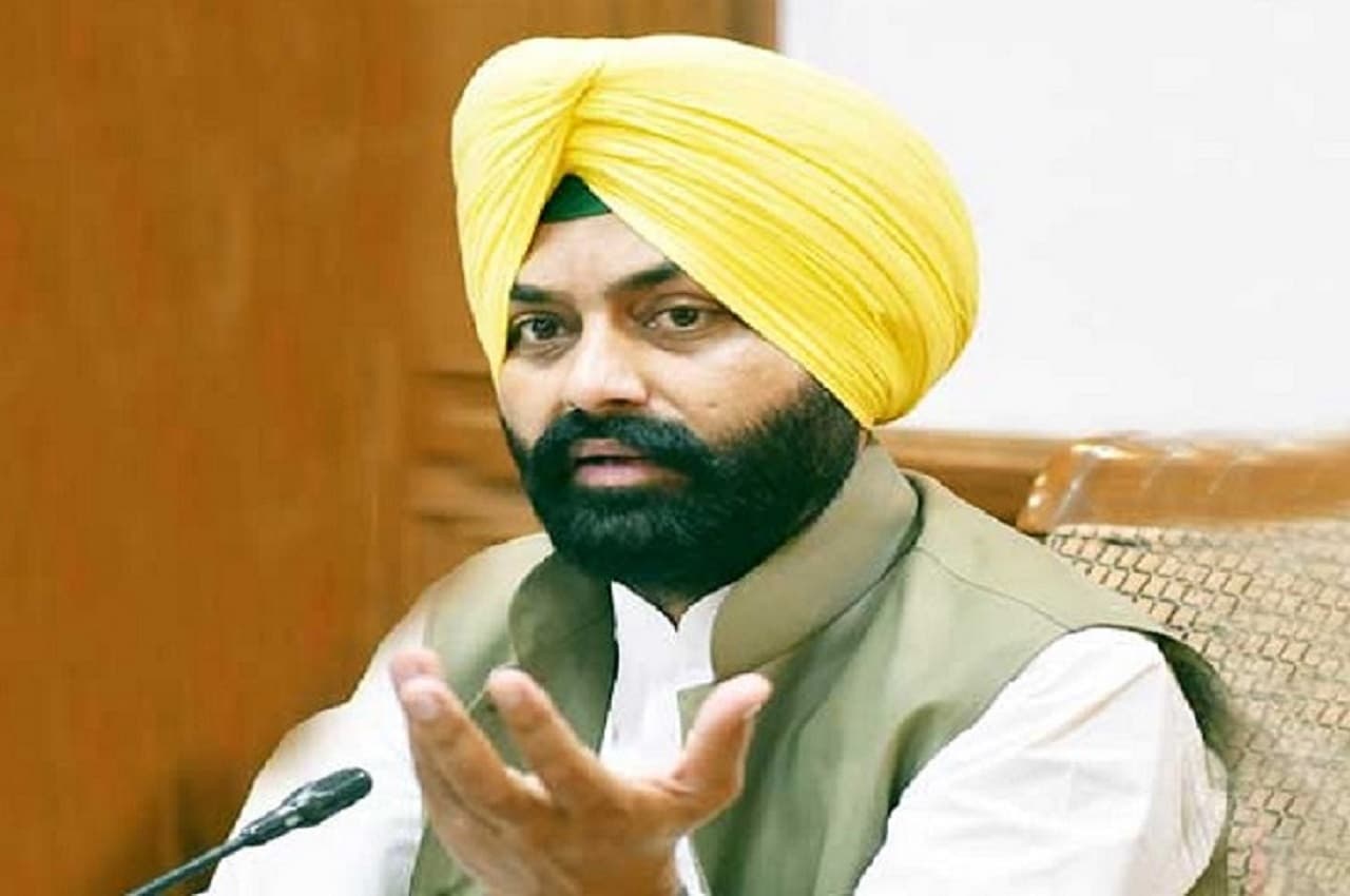 Punjab: लम्पी स्किन बीमारी की रोकथाम के लिए पशु पालन मंत्री भुल्लर ने मुख्यालय के वैटरनरी अफ़सर जिलों में किए तैनात