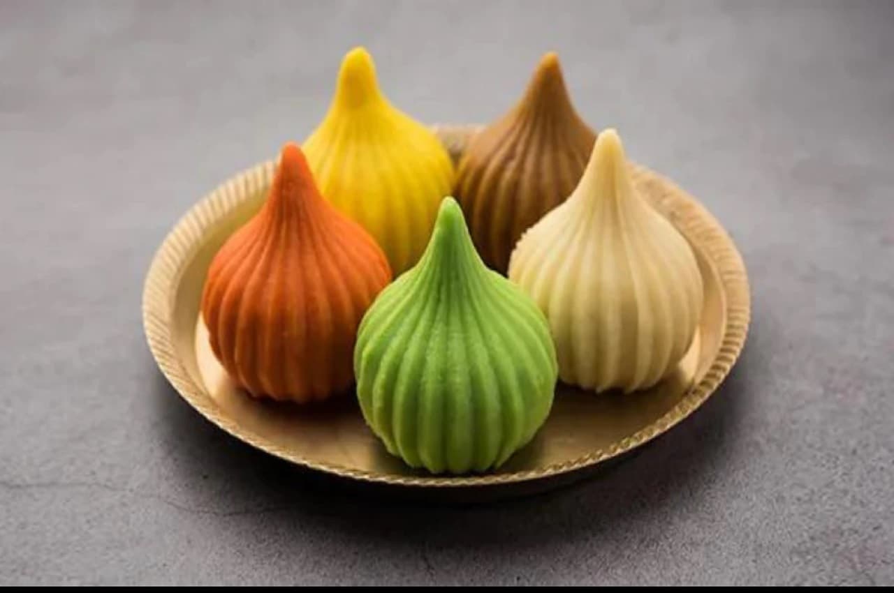 Sugar Free Khajoor Modak Recipe: फिटनेस फ्रीक गणेश चतुर्थी के अवसर पर मुंह मीठा करें शुगर फ्री खजूर मोदक के साथ, जानें रेसिपी