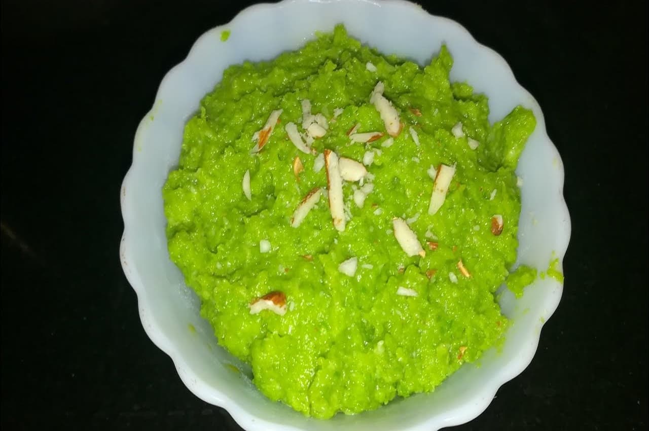 Matar Halwa Recipe: घर आए मेहमानों को मीठे में सर्व करें टेस्टी हरी मटर का हलवा, जानें सिंपल रेसिपी