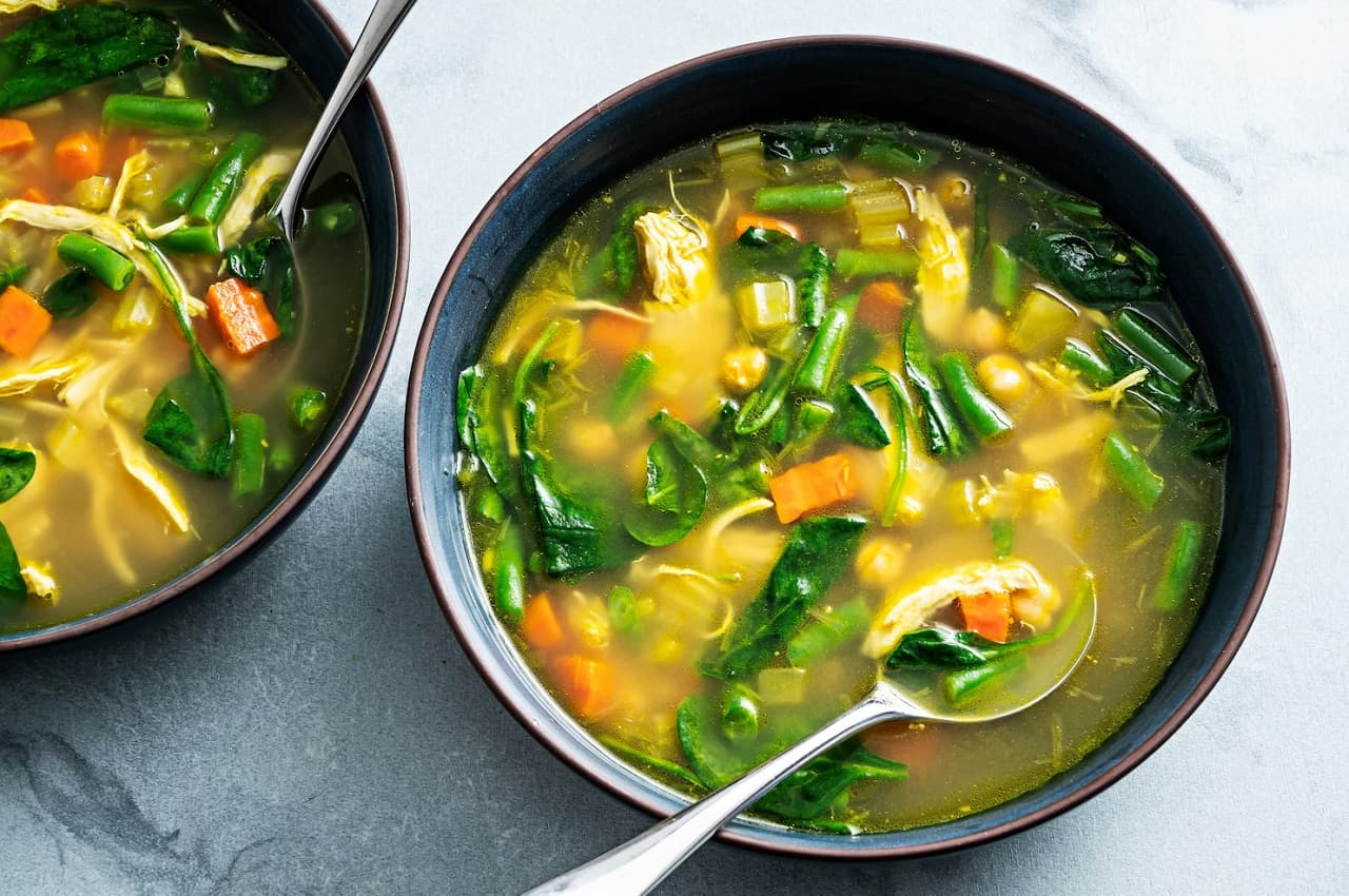 Hot Veg Broth Recipe: मानसून सीजन में पीएं हॉट वेज ब्रोथ, गले और नाक को मिलेगा आराम, जानें रेसिपी