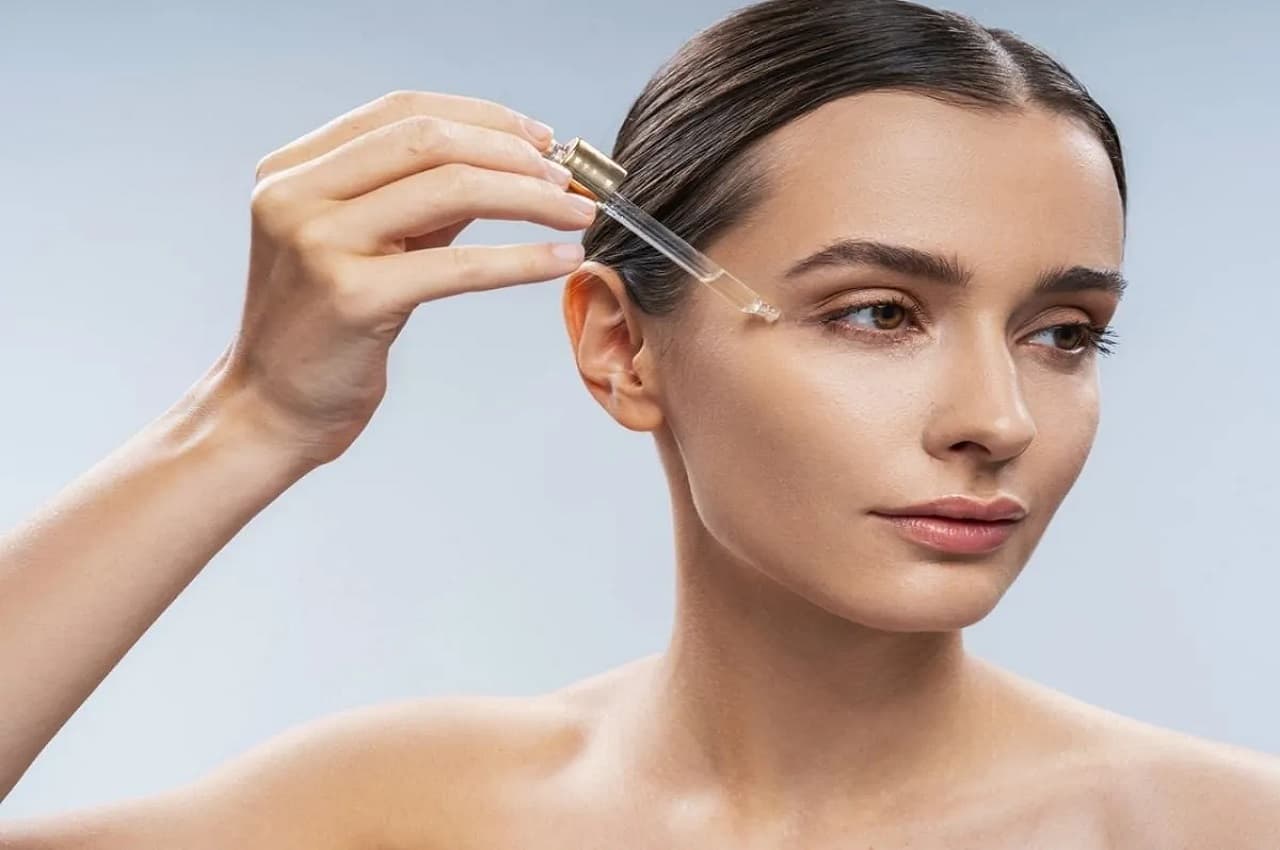 How To Get Glowing Skin: सोफ्ट और ग्लोइंग त्वचा के लिए स्किन केयर में अपनाएं स्पेशल होममेड सीरम, जानें विधि