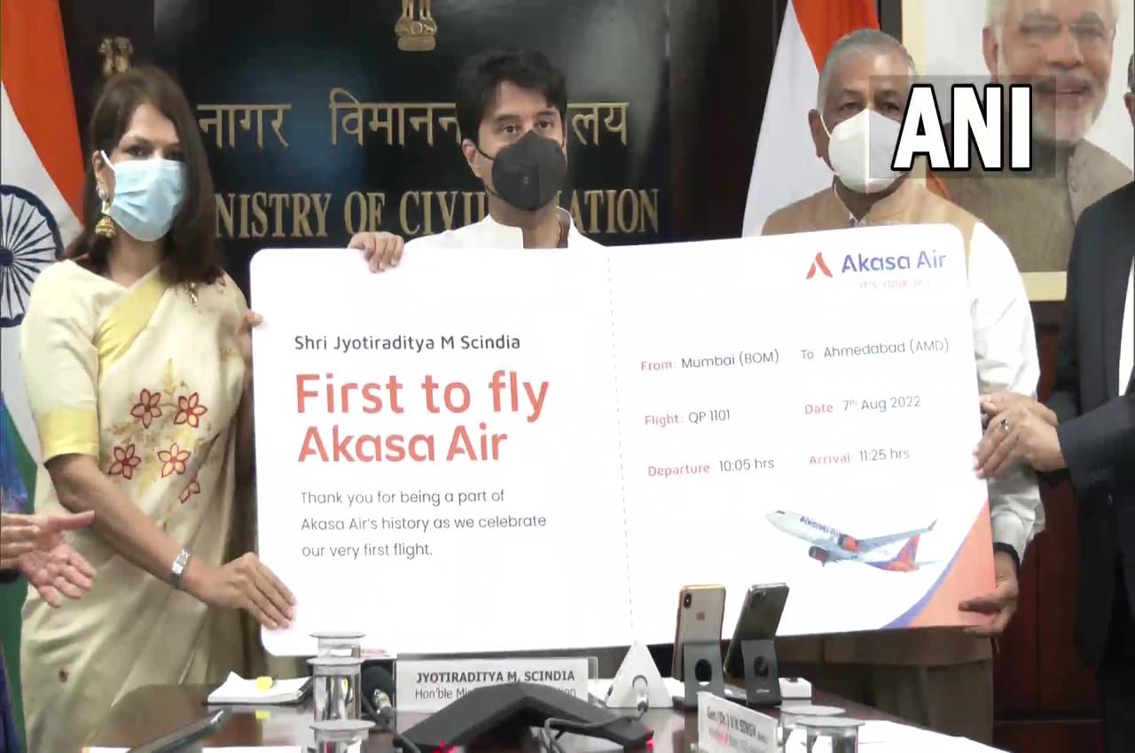 Akasa Air: आज से अकासा एयर का सफर शुरू, केंद्रीय मंत्री सिंधिया ने किया उद्घाटन