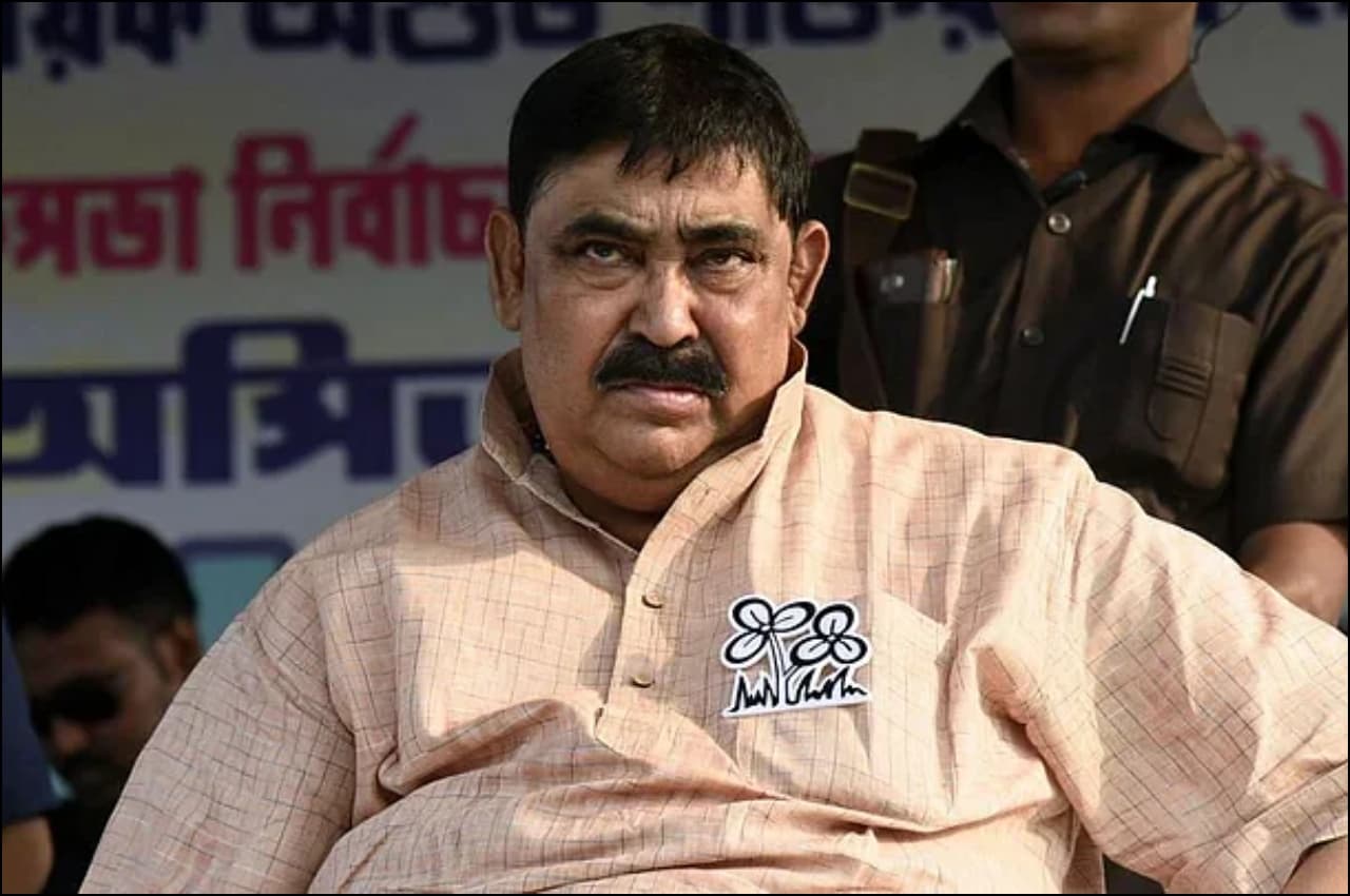 WB: अदालत में धमाके मामले में टीएमसी नेता अनुब्रत मंडल कोर्ट में पेश, पशु तस्करी केस में पहले ही हिरासत में