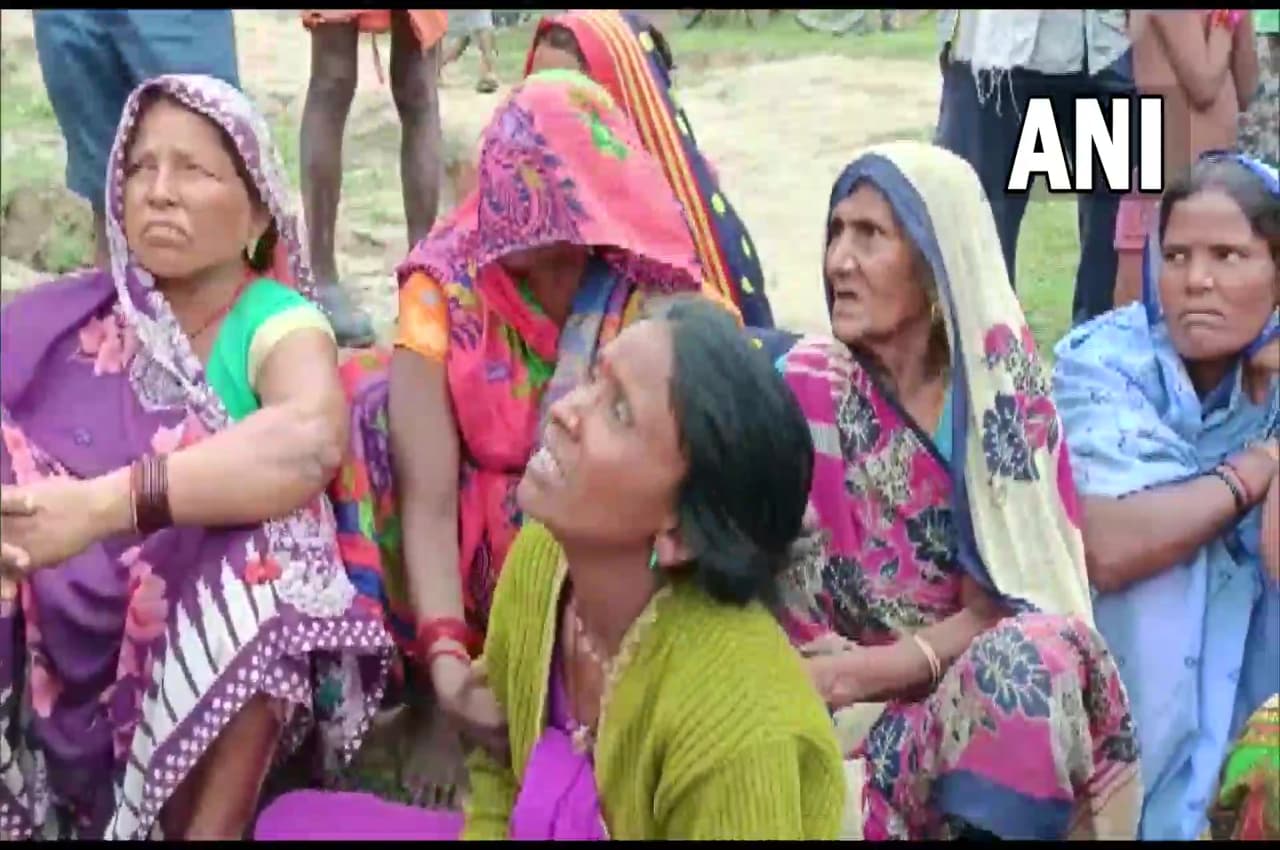 Banda Boat Accident: 17 लोगों की तलाश में जुटा सरकारी अमला, पीएमओ ने हादसे पर जताया दुख