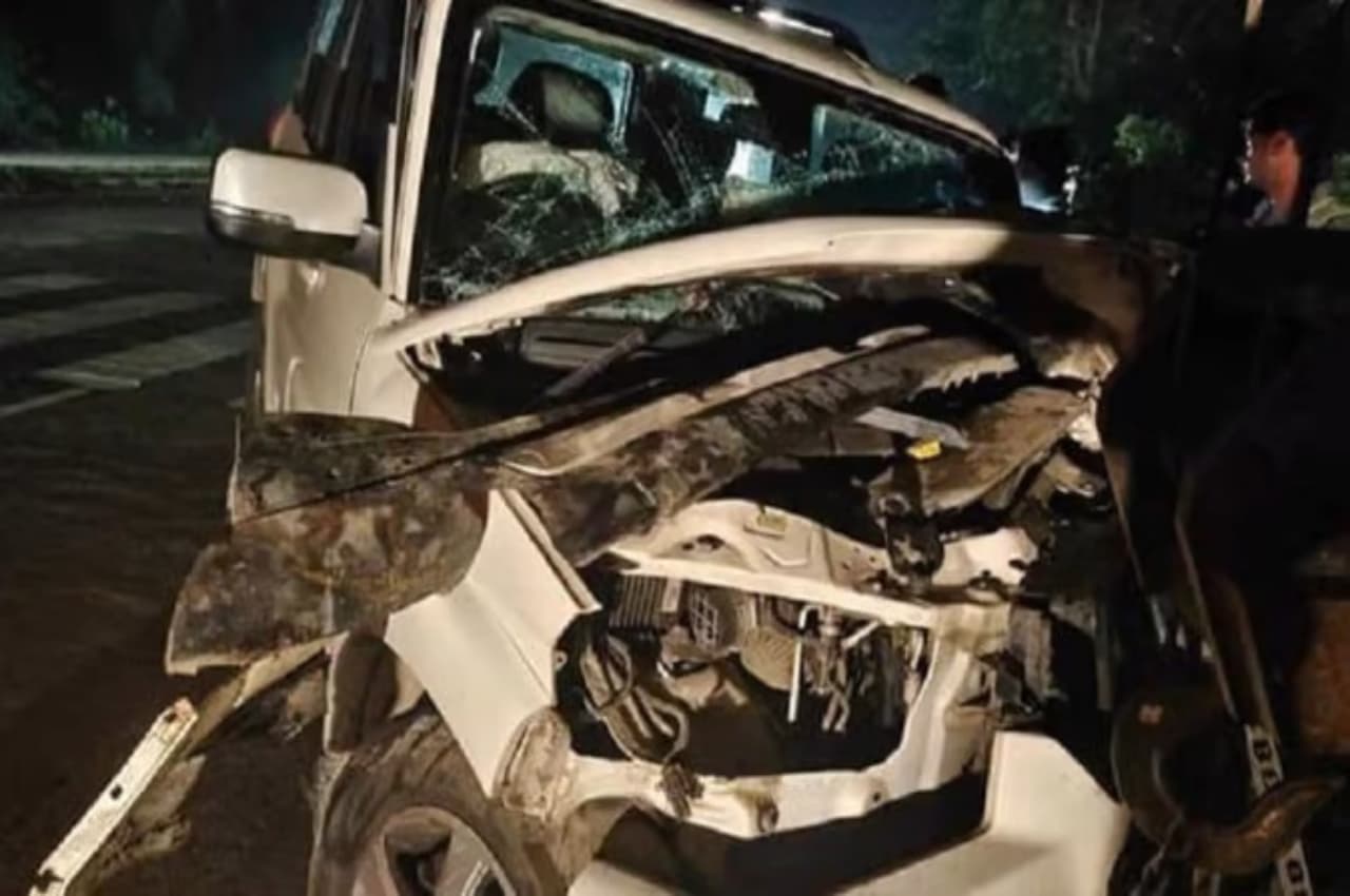 Road Accident: गोरखपुर से लखनऊ जा रहे सीएम योगी के ओएसडी की हादसे में मौत, पत्नी गंभीर