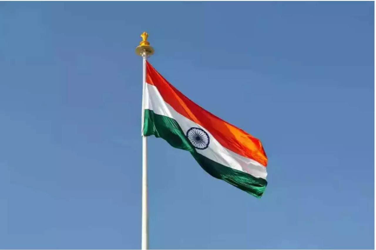 MP: आजादी के अमृत महोत्सव में डूबा भोपाल, सीएम शिवराज और पूर्व सीएम कमलनाथ ने फहराया तिरंगा