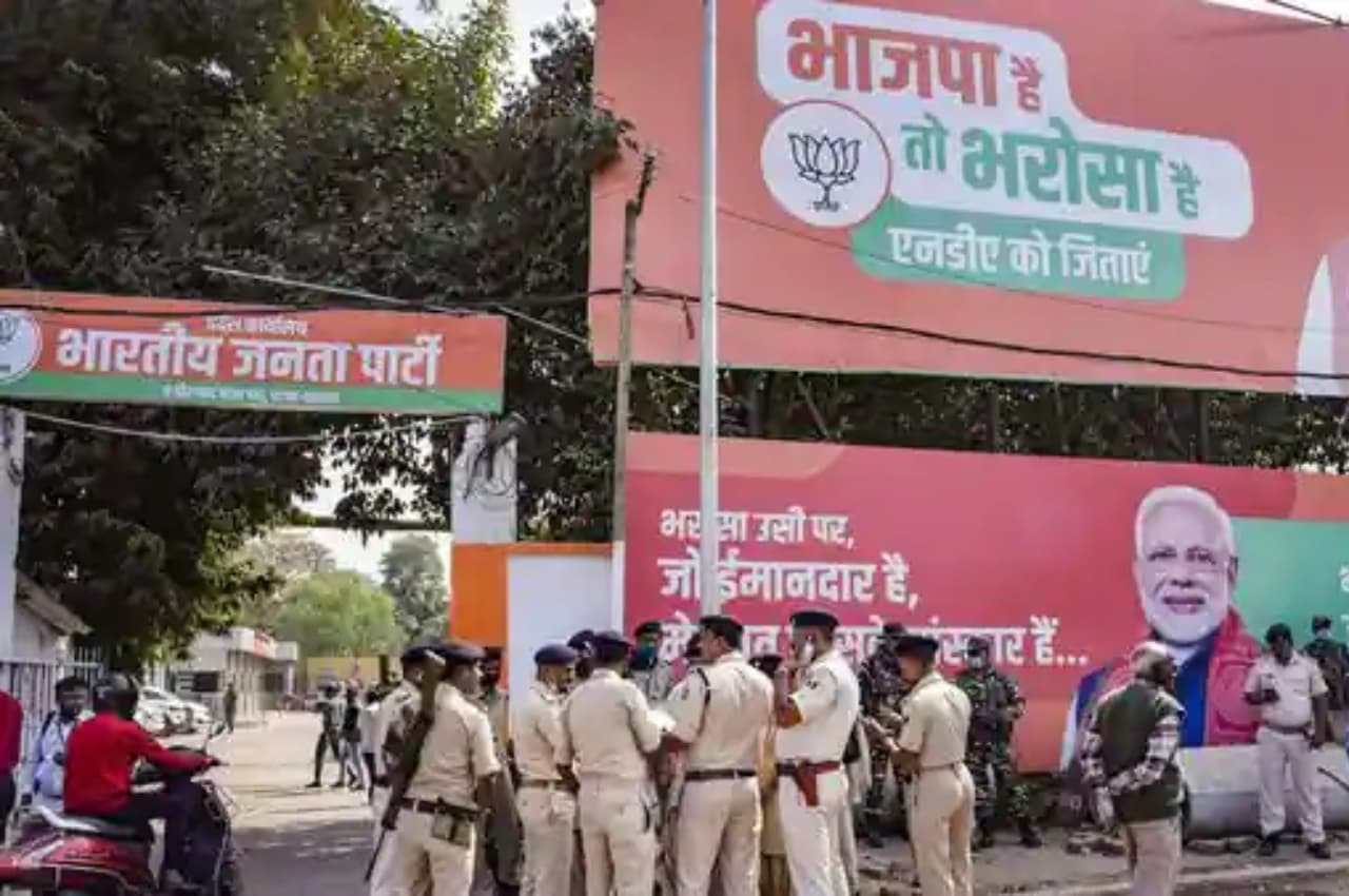 Bihar Political Crisis: जदयू से गठबंधन टूटने की संभावनाओं के बीच भाजपा सक्रिय, बड़ी बैठकों का दौर शुरू