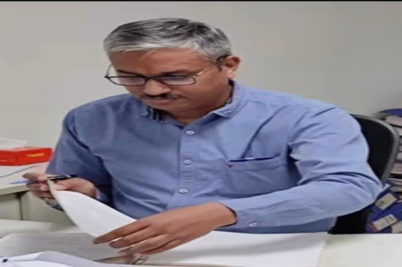 Gorakhpur: कई बड़े घोटालों की जांच कर रहे CBI के डिप्टी एसपी को कुचलने की कोशिश! दिल्ली से आया ये आदेश