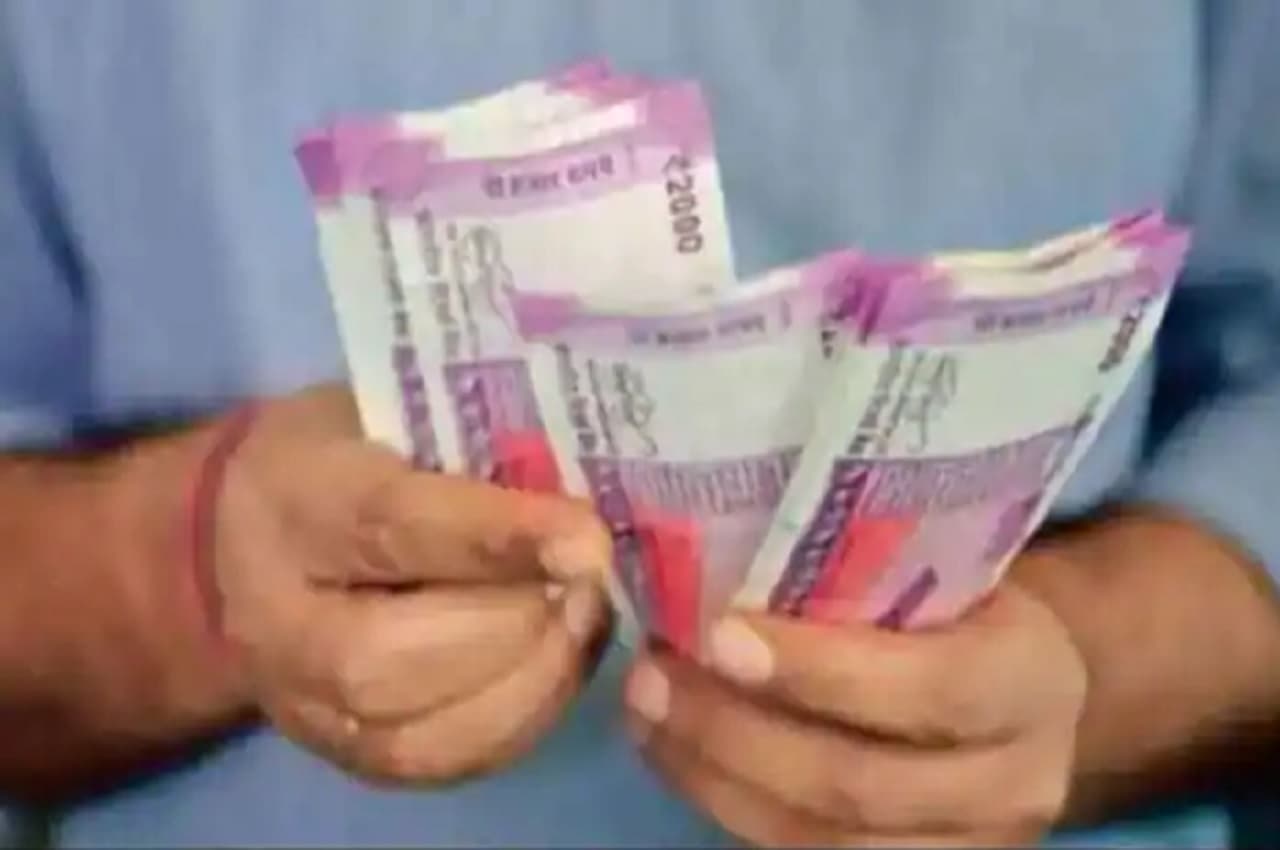 7th Pay Commission: केंद्रीय कर्मचारियों की फिर लगेगी लॉटरी, महंगाई भत्ते में बढ़ोतरी का इस दिन होगा ऐलान