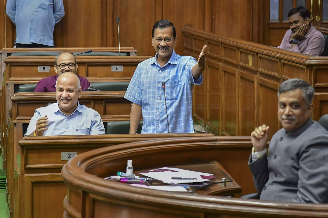 Delhi Assembly: दिल्ली में सियासी घमासान के बीच विधानसभा का विशेष सत्र आज