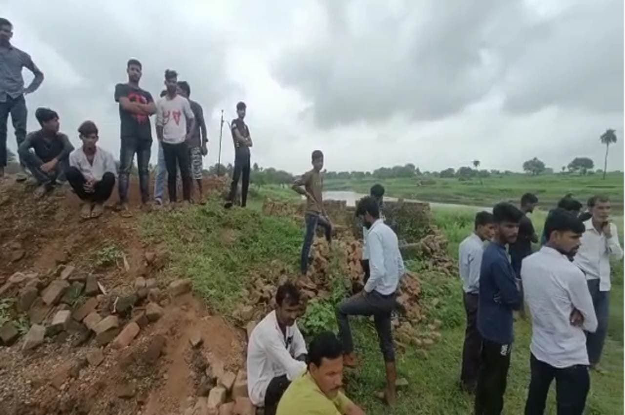 Madhya Pradesh: चंबल नदी में डूबे दो बच्चे , मची चीख-पुकार