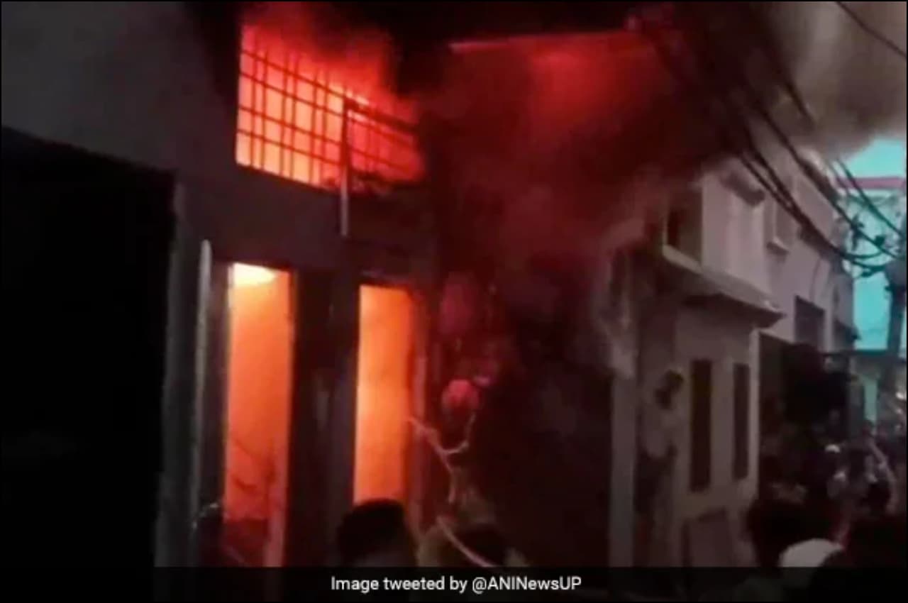 उत्तर प्रदेश के मुरादाबाद में भीषण अग्निकांड, एक ही परिवार के 5 लोगों की मौत, 7 घायल