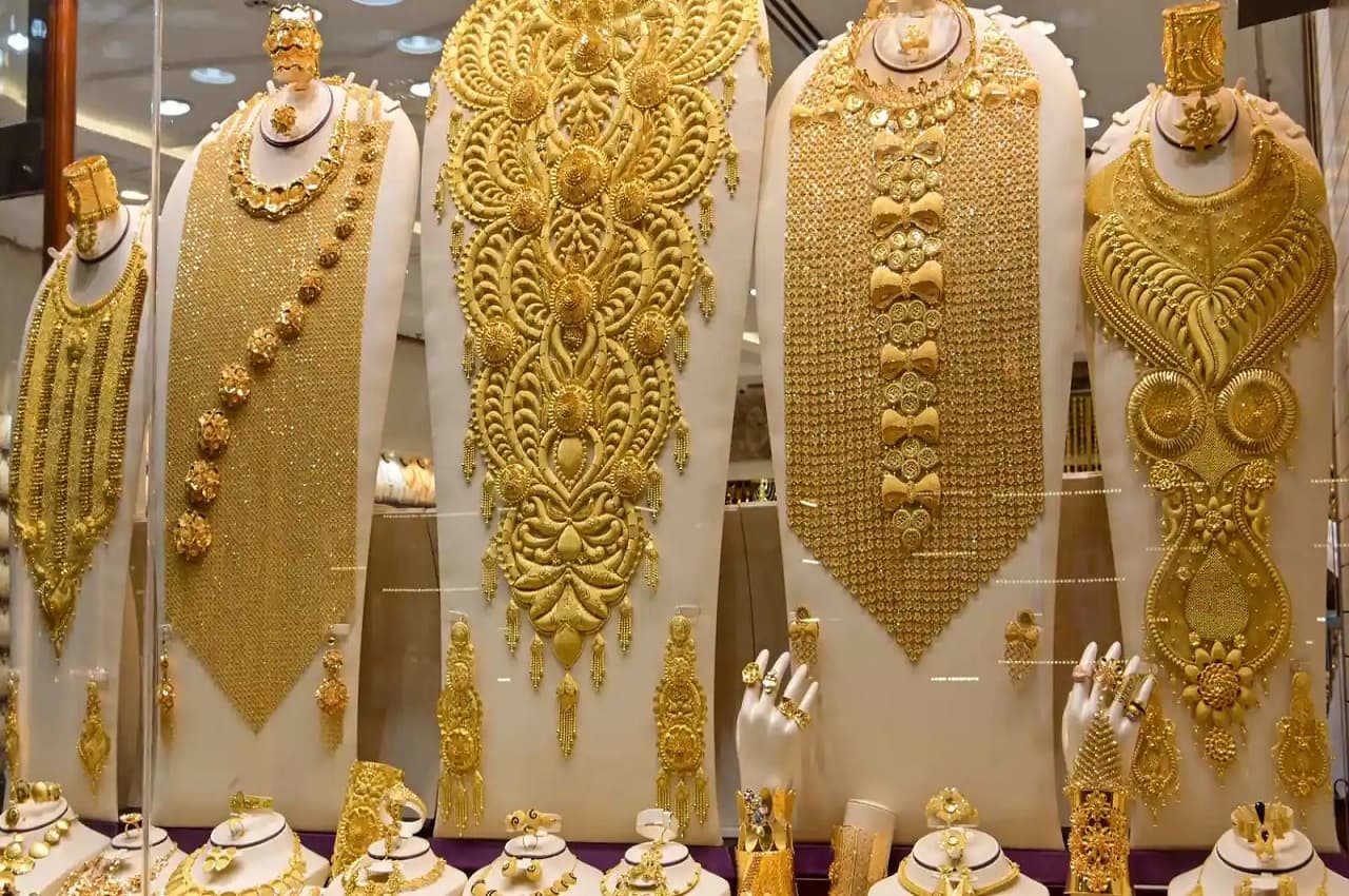 Gold Price Today, 9 February 2023: सोना चढ़ा, चांदी लुढ़की, ये रहा दिल्ली-मुंबई-लखनऊ से इंदौर तक रेट