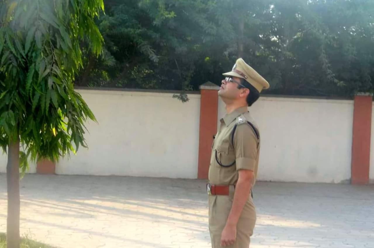Succsess Strory: आईआरएस देव प्रकाश मीणा जो बने युवाओं के प्रेरणास्रोत और सामाजिक बदलाव के प्रतीक