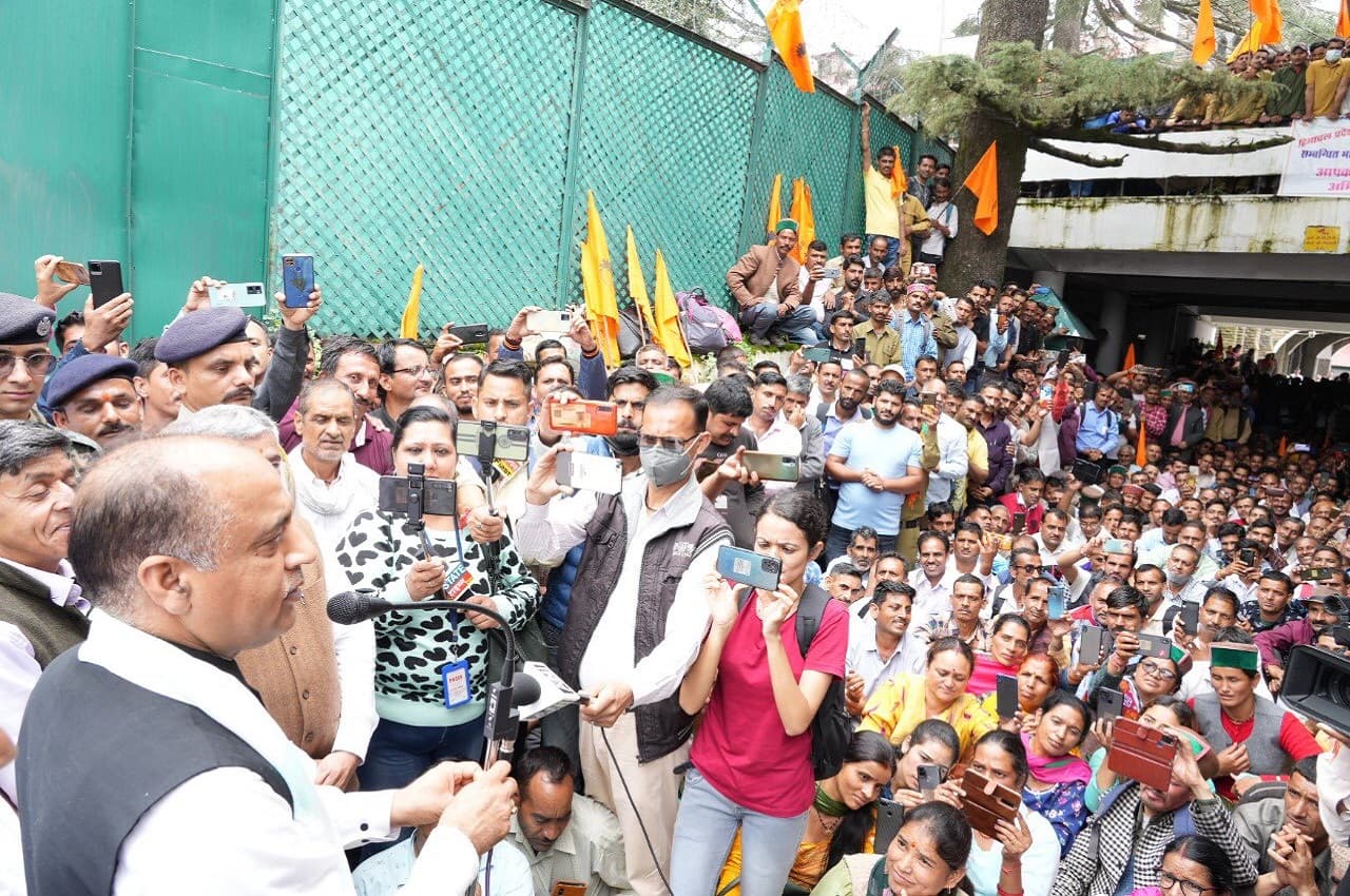 Himachal: सीएम जयराम ठाकुर ने पेंशन में वृद्धि का किया ऐलान, पंचायत चौकीदारों का भी बढ़ाया मानदेय