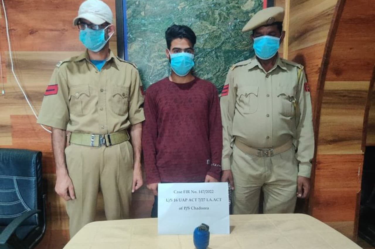 Jammu-Kashmir: बडगाम में लश्कर का एक आतंकी गिरफ्तार, अल्पसंख्यकों पर हमले का है आरोपी