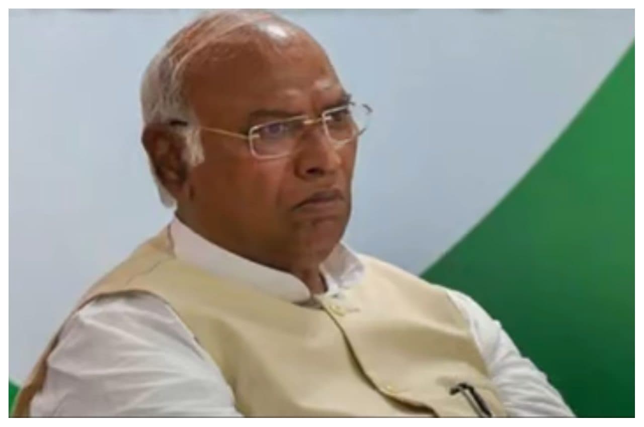 Morbi Tragedy: ब्रिज हादसे को लेकर कांग्रेस अध्यक्ष खड़गे ने जताया दुख, बोले- हम राजनीति नहीं चाहते...