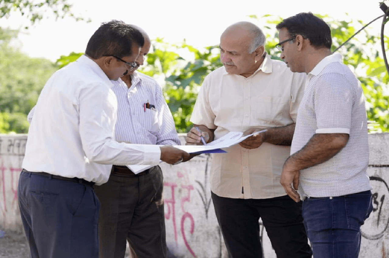 Delhi: जाम मुक्त होगा पीरागढ़ी चौक, मनीष सिसोदिया ने अधिकारियों के साथ की प्लान की समीक्षा