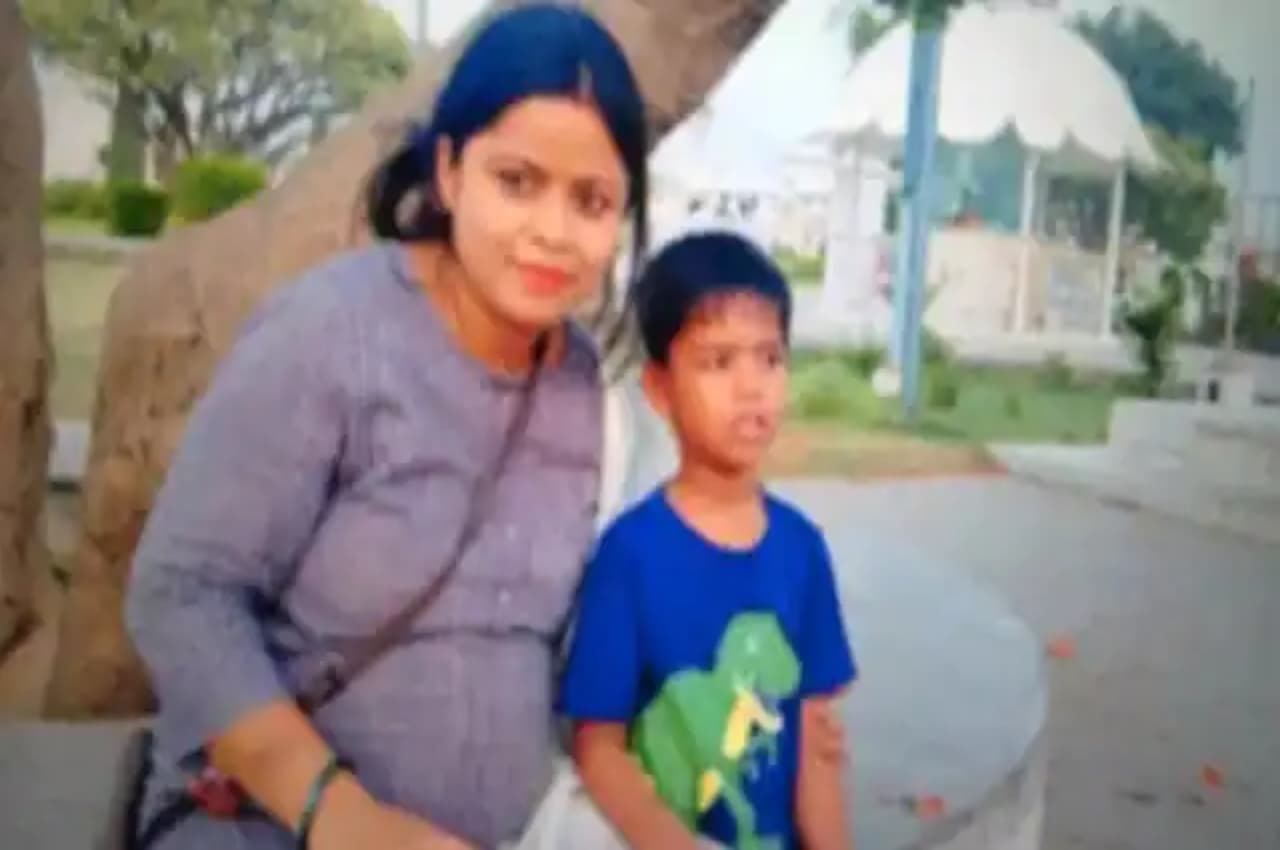 Meerut: बैंक मैनेजर की 8 माह की प्रेग्नेंट पत्नी और मासूम बेटे की हत्या, बक्से में शवों को देख कांप गई रूप