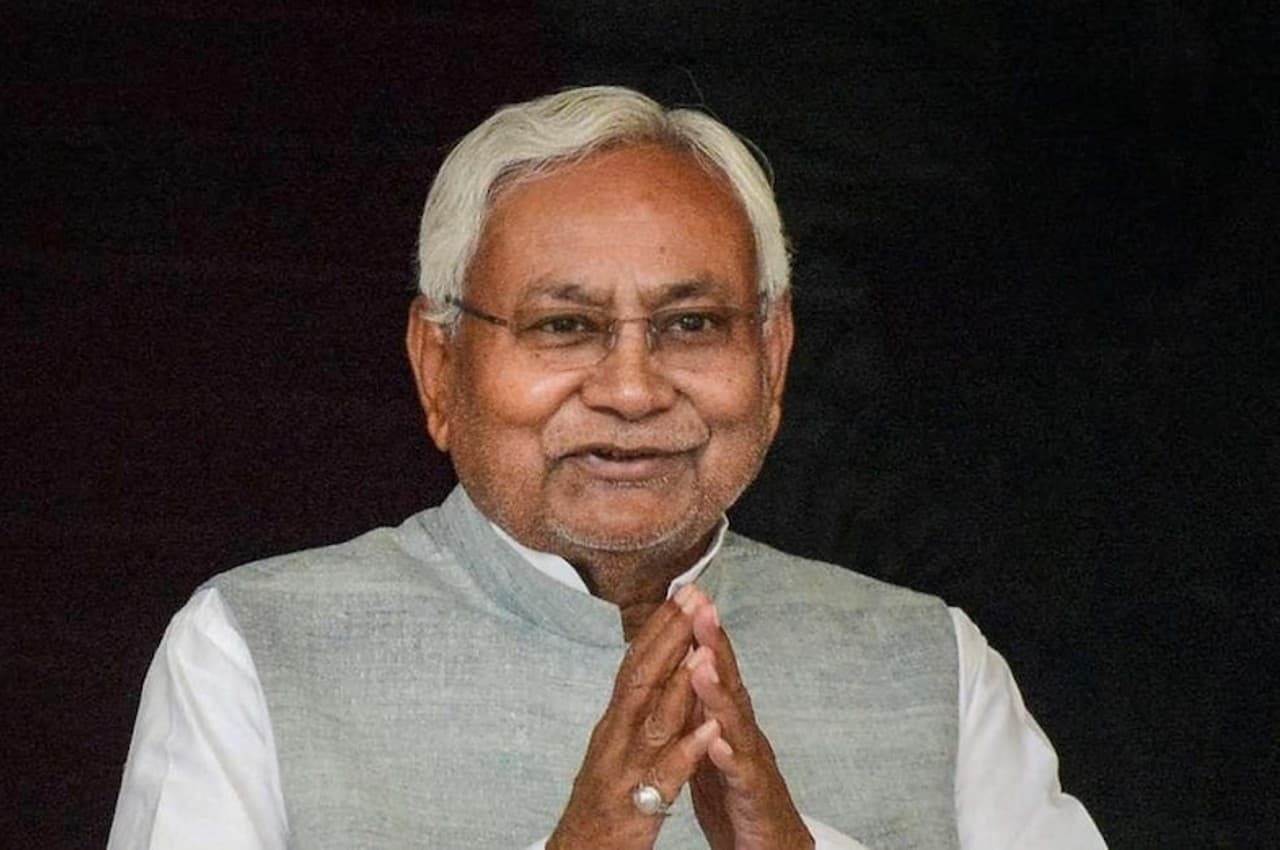 नीतीश का 'खेला'शास्त्र: 22 सालों में आज आठवीं बार CM बनेंगे 'सुशासन बाबू', जानें कब कैसे बने मुख्यमंत्री