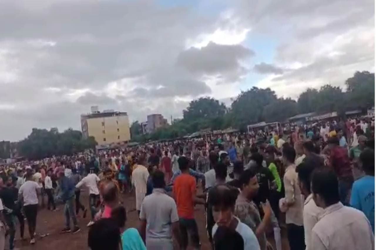 MP: फुटबॉल का मैदान बना जंग का मैदान, टूर्नामेंट के दौरान जमकर मारपीट