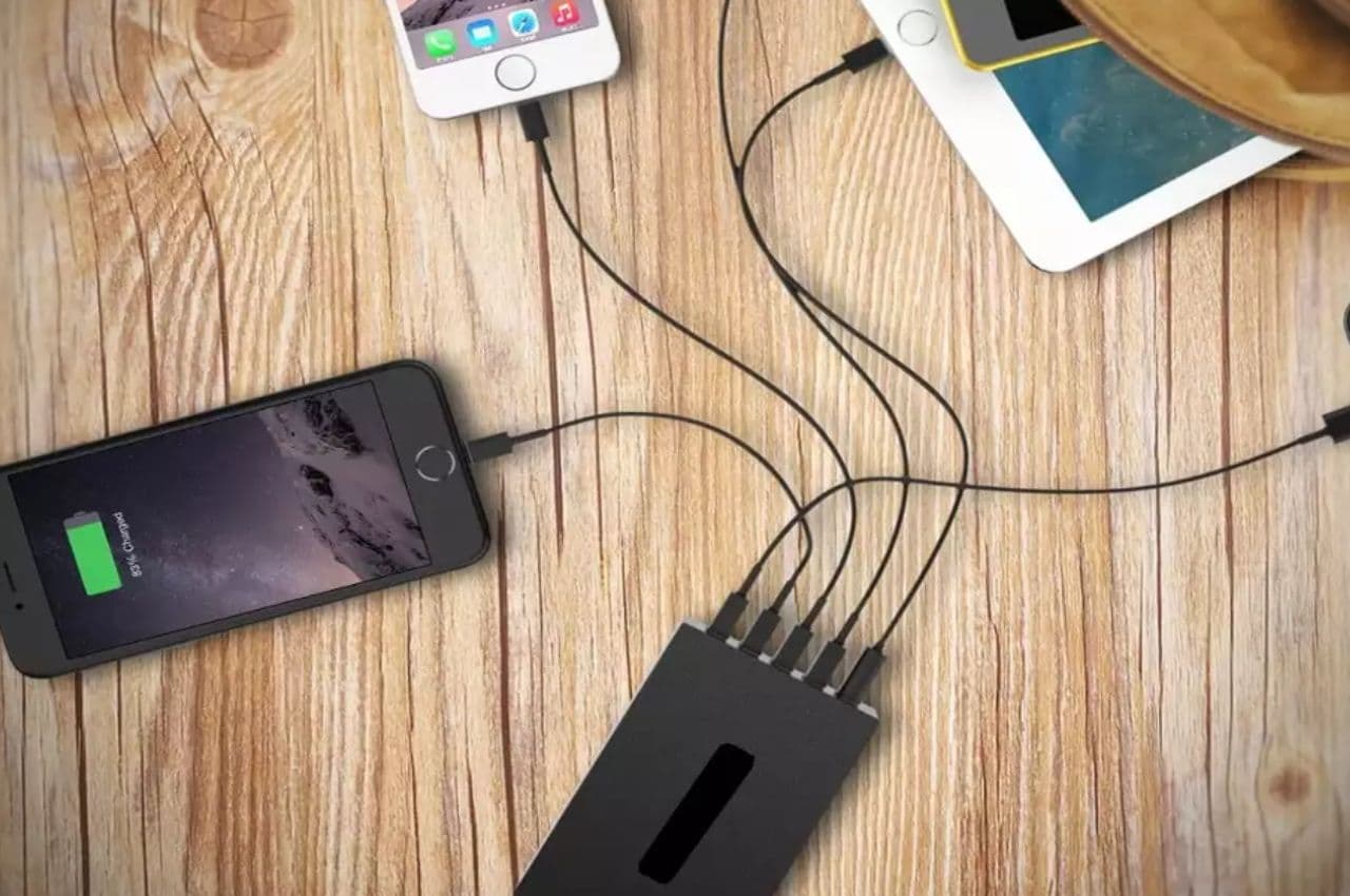 iPhone को लग सकता है बड़ा झटका, भारत सरकार ला रही है Smartphone-Laptop के लिए एक ही चार्जर की नीति