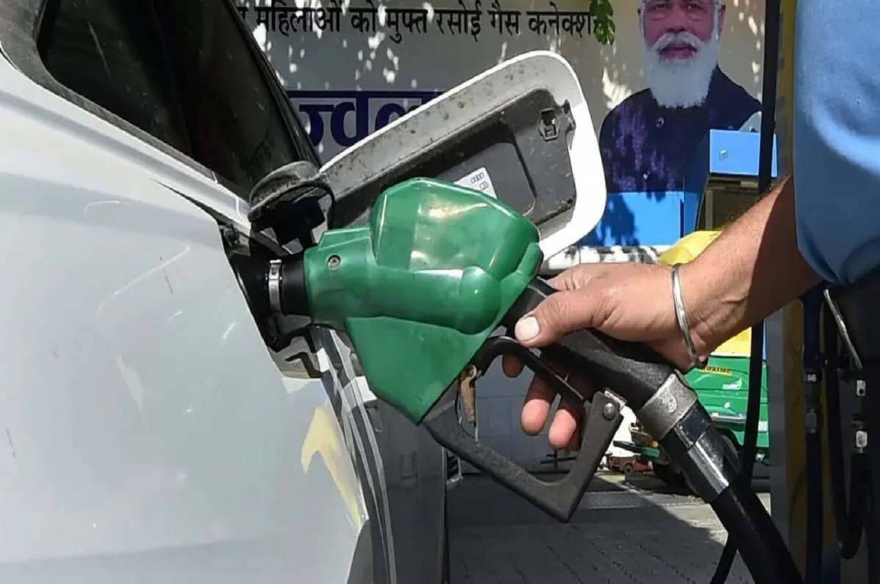 Petrol Diesel Price Today 8 March 2023 : होली पर पेट्रोल-डीजल के नए रेट जारी, जानें आप के शहर का लेटेस्ट रेट