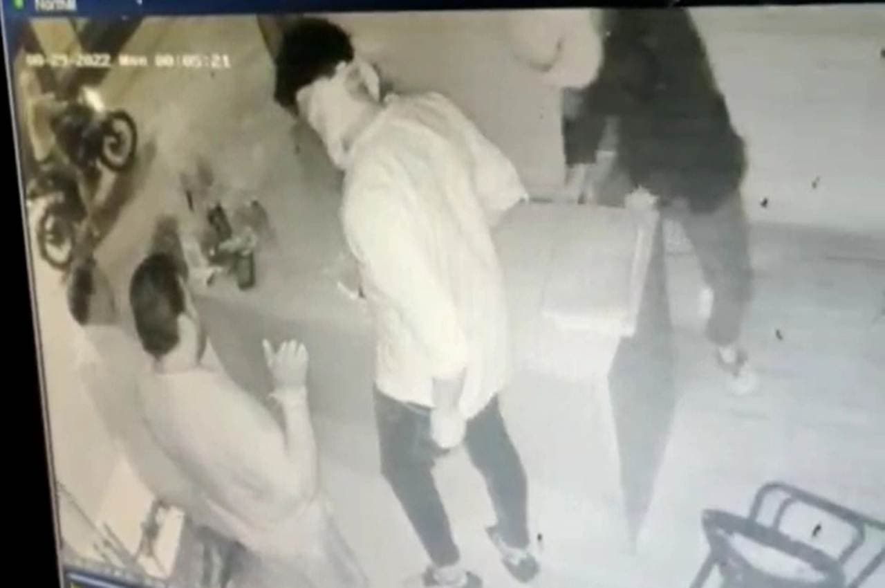MP: पेट्रोल पंप पर नकाबपोश बदमाशों ने दिया लूट को अंजाम, सीसीटीवी में कैद वारदात