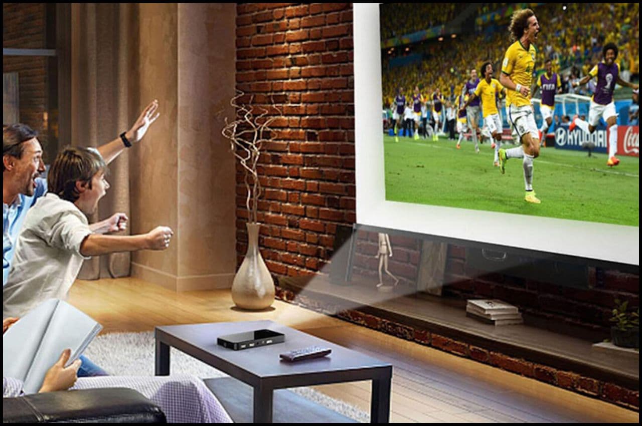 कमाल का है ये छोटा सा डिवाइस! घर की दीवार बना देगा 200-inch का TV, जानिए...