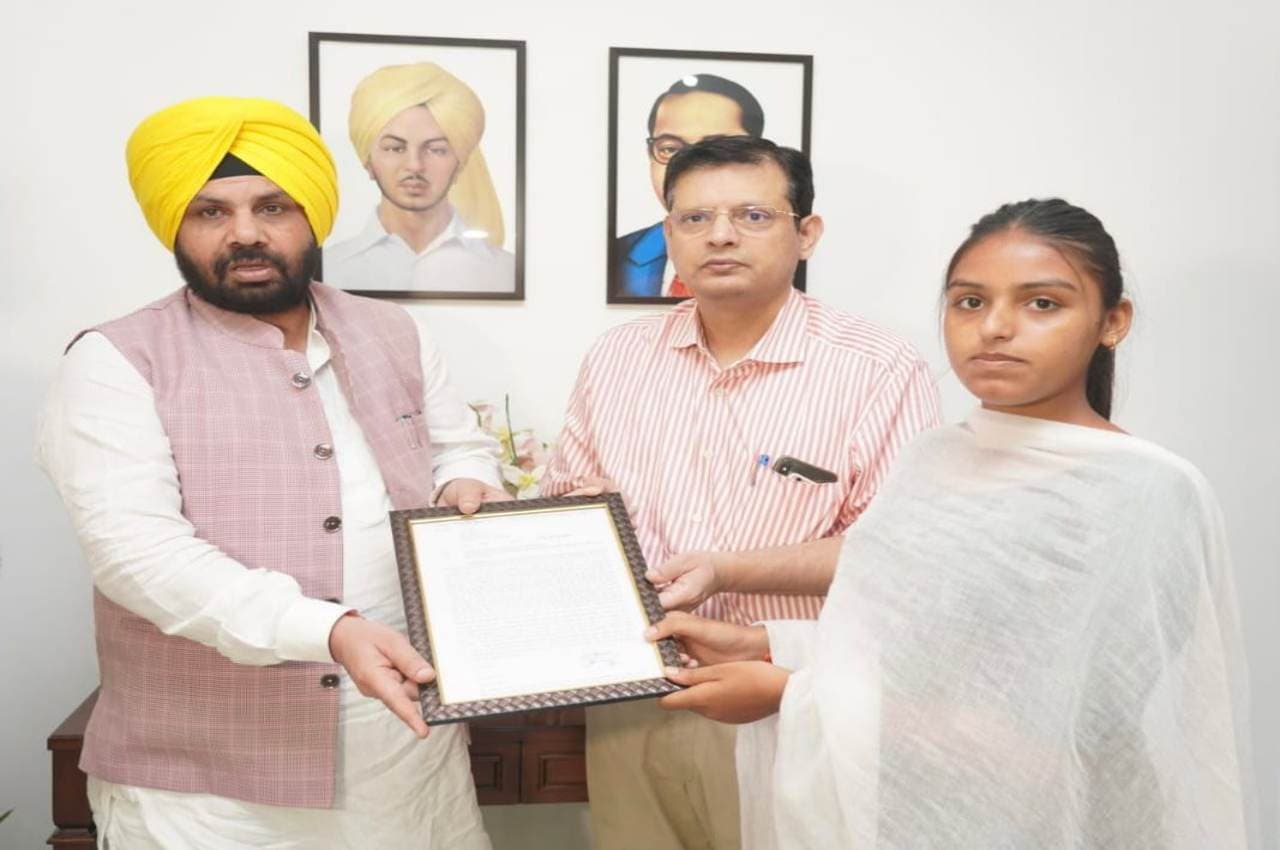 पंजाब में लोक निर्माण विभाग में 7 उम्मीदवारों को मिले नियुक्ति पत्र, कई दिग्गज रहे उपस्थित