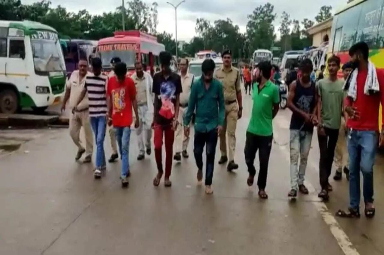 CG: रायपुर में उत्पात मचाने वाले बदमाशों को पुलिस ने सिखाया सबक, निकाला जुलूस