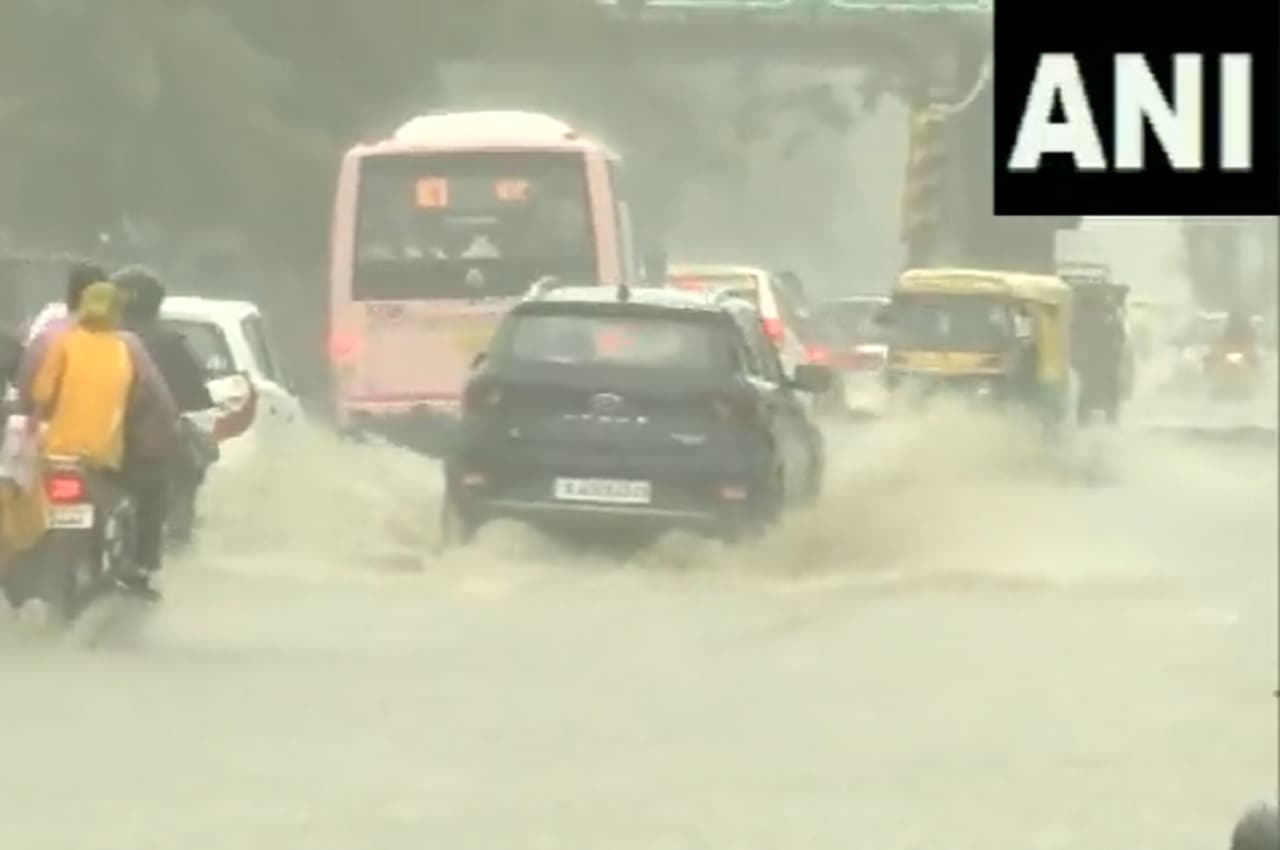 Rajasthan Weather Report: प्रदेश में मानसून की फिर से धमाकेदार एंट्री, जयपुर में भारी बारिश से सड़कें बनी दरिया, देखें