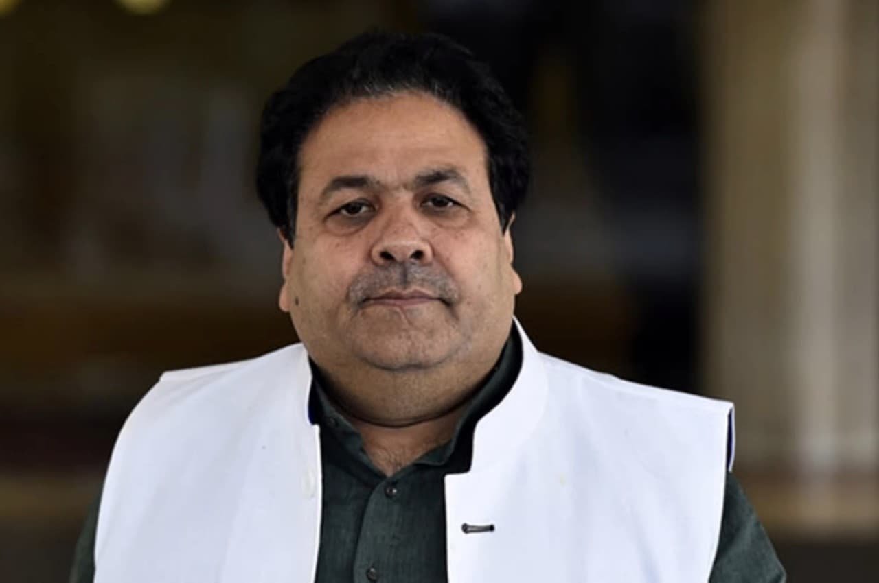 Rajeev Shukla: कांग्रेस के सांसद राजीव शुक्ला का दावा, बोले- आनंद शर्मा पार्टी से असंतुष्ट नहीं हैं