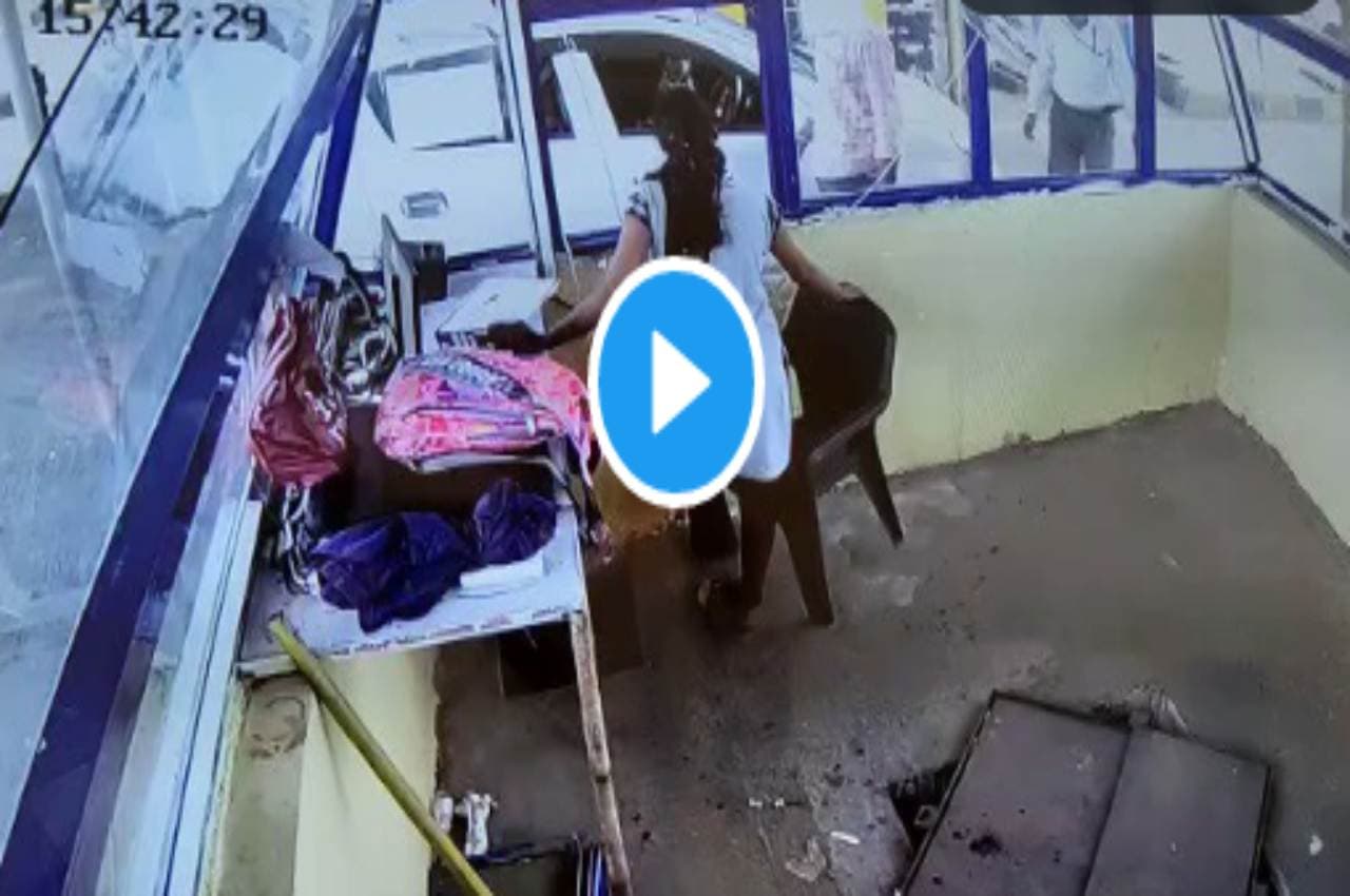 MP: NHAI टोल कर्मी युवती के साथ मारपीट मामले में FIR दर्ज, देखें वायरल वीडियो