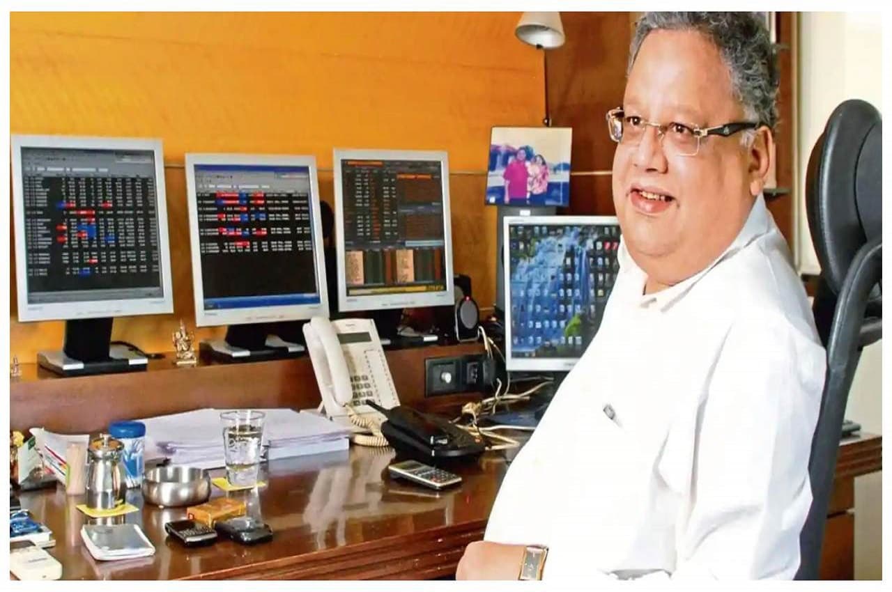 Rakesh Jhunjhunwala: इस एक शेयर से राकेश झुनझुनवाला को एक झटके में हुआ 327 करोड़ का नुकसान, आपने भी तो कहीं नहीं खरीदा?
