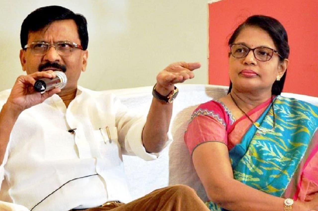 संजय राउत के बाद अब पत्नी वर्षा राउत पर भी ED का शिकंजा, पूछताछ के लिए कल किया तलब